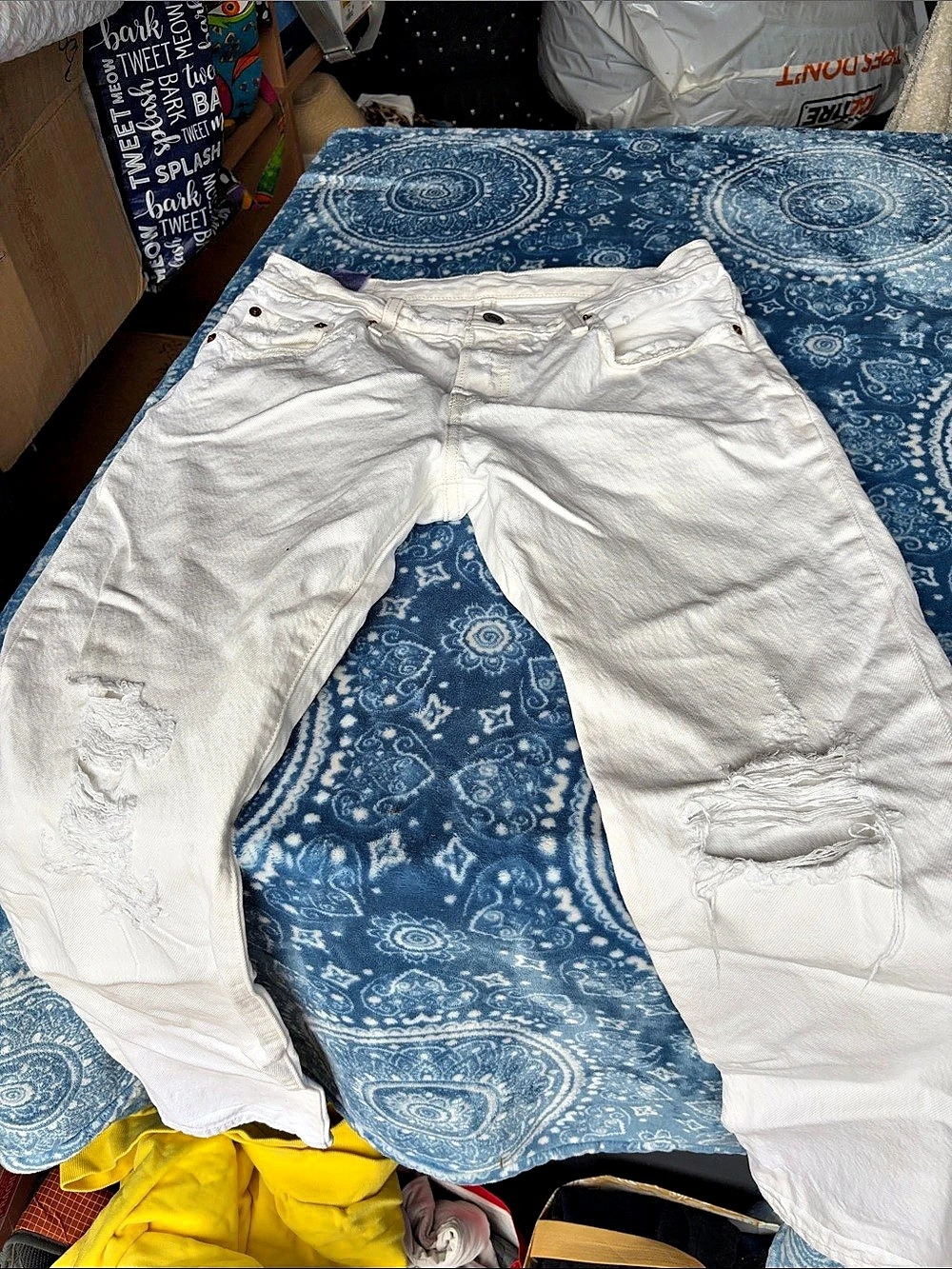 Levi's White Distressed Jeans Waist 27